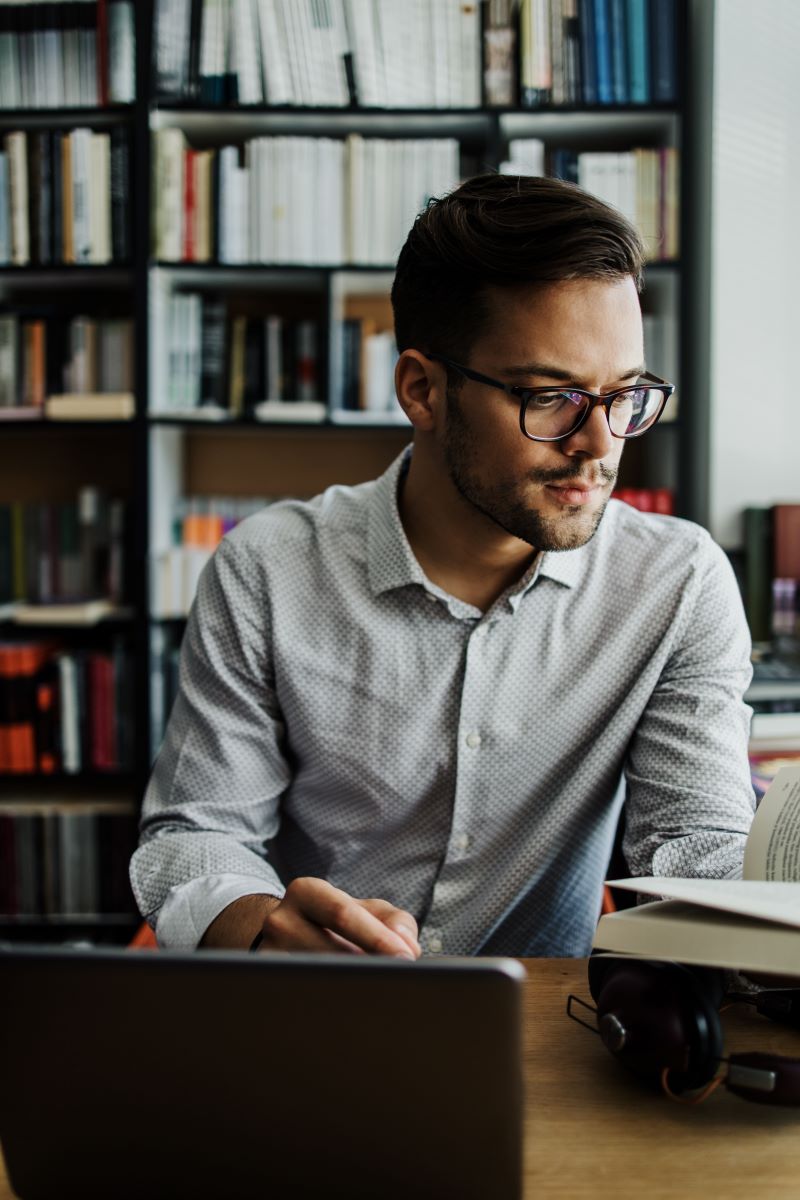 How to start a content marketing career. a young professional working in content marketing after becoming certified by SiteLogic's training courses.
